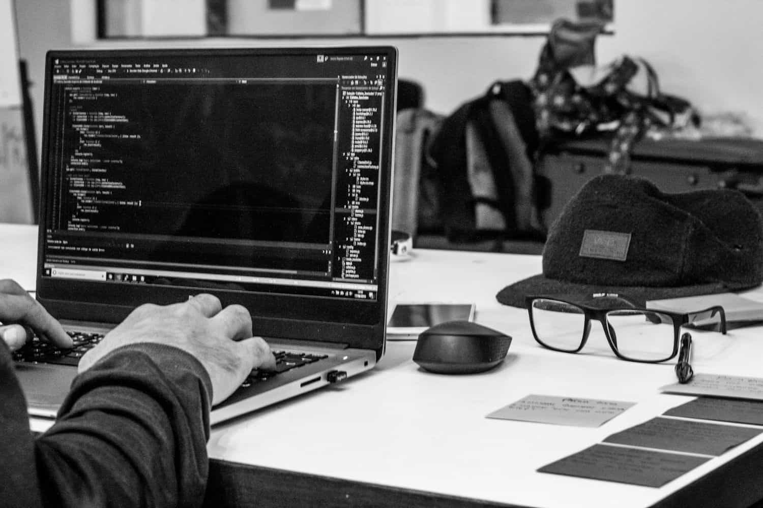 Defining MDR vs SOC